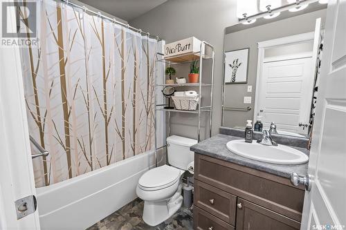 1058 Kloppenburg Bend, Saskatoon, SK - Indoor Photo Showing Bathroom