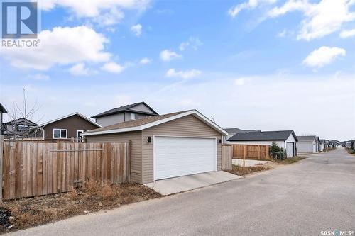 1058 Kloppenburg Bend, Saskatoon, SK - Outdoor