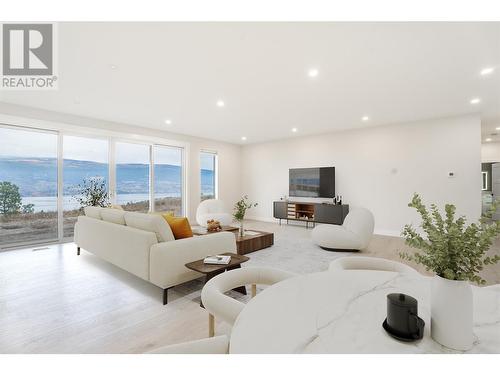 10009 Morrison Close, Summerland, BC - Indoor Photo Showing Living Room