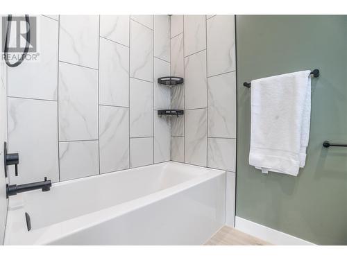 10009 Morrison Close, Summerland, BC - Indoor Photo Showing Bathroom