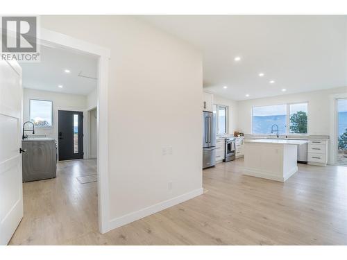 10009 Morrison Close, Summerland, BC - Indoor Photo Showing Kitchen