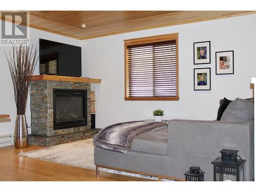 936 Fraser Avenue, 100 Mile House, BC - Indoor With Fireplace