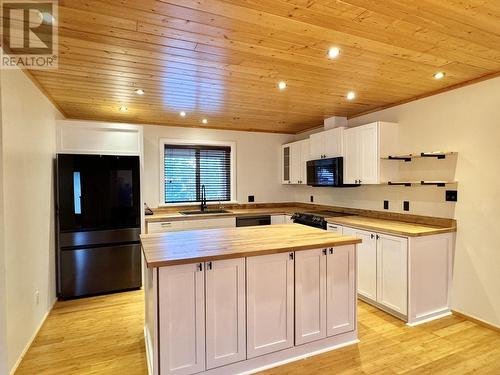 936 Fraser Avenue, 100 Mile House, BC - Indoor Photo Showing Kitchen