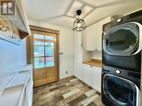 936 Fraser Avenue, 100 Mile House, BC - Indoor Photo Showing Laundry Room