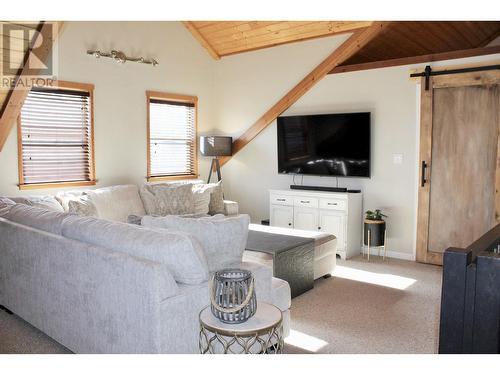 936 Fraser Avenue, 100 Mile House, BC - Indoor Photo Showing Living Room