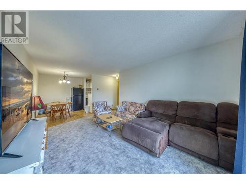 2501 12Th Street N Unit# 1012, Cranbrook, BC - Indoor Photo Showing Living Room