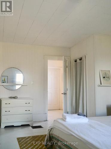 172 County Rd 27, Prince Edward County (Hillier), ON - Indoor Photo Showing Bedroom