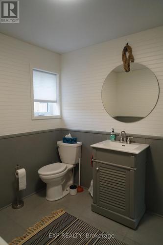 172 County Rd 27, Prince Edward County (Hillier), ON - Indoor Photo Showing Bathroom