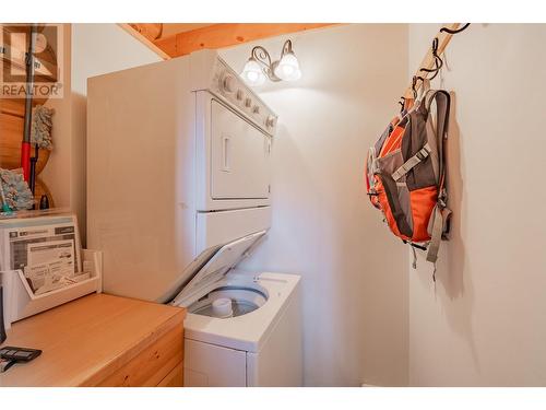 7005 Columbia Ridge Drive, Fairmont Hot Springs, BC - Indoor Photo Showing Laundry Room