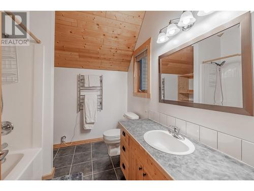 7005 Columbia Ridge Drive, Fairmont Hot Springs, BC - Indoor Photo Showing Bathroom