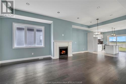 74 Evening Drive, Chatham, ON - Indoor Photo Showing Living Room With Fireplace