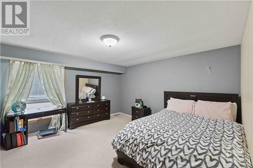 2119 Stonehenge Crescent, Ottawa, ON - Indoor Photo Showing Bedroom