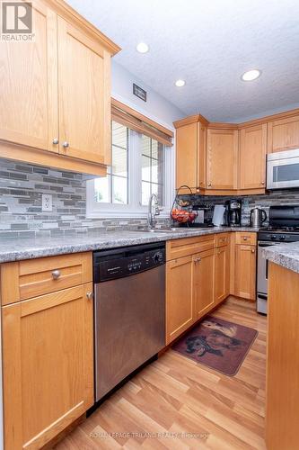 76 Shaw Boulevard, Central Elgin (Lynhurst), ON - Indoor Photo Showing Kitchen