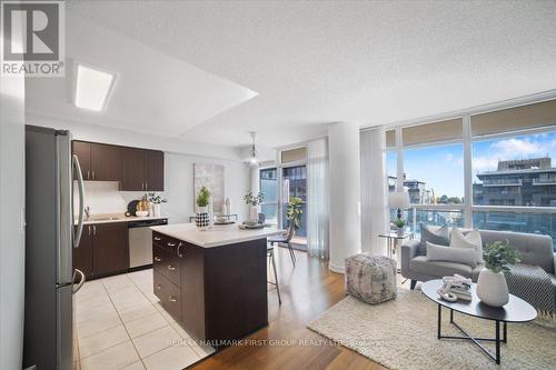 401 - 1600 Charles Street, Whitby (Port Whitby), ON - Indoor Photo Showing Kitchen