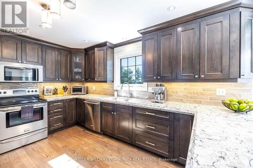 3071 Beachwood Drive, Smith-Ennismore-Lakefield (Lakefield), ON - Indoor Photo Showing Kitchen