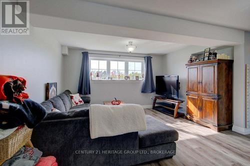 1289 County 8 Road, Prince Edward County (Picton), ON - Indoor Photo Showing Living Room