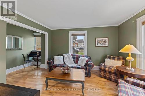 193 Sydenham Street, Gananoque (821 - Gananoque), ON - Indoor Photo Showing Living Room