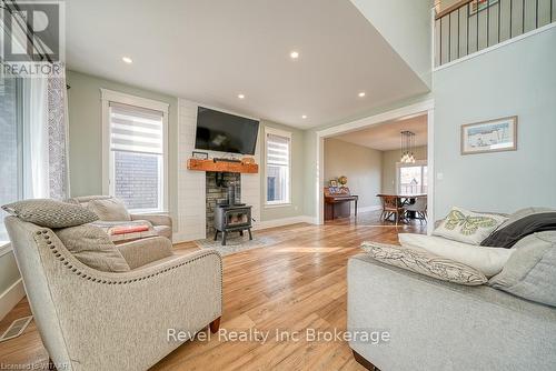 82 Sunview Drive, Norwich (Norwich Town), ON - Indoor Photo Showing Living Room With Fireplace