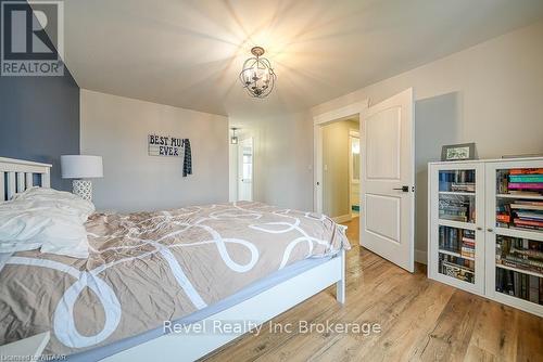 Bedroom with wood-type flooring - 82 Sunview Drive, Norwich, ON - Indoor Photo Showing Bedroom