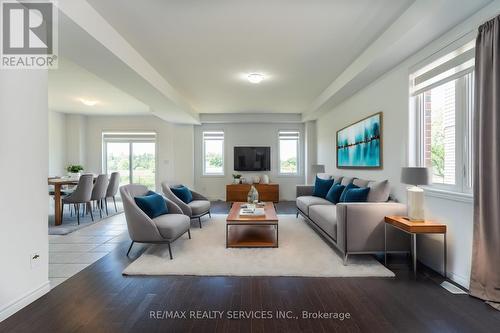 288 Freure Drive, Cambridge, ON - Indoor Photo Showing Living Room