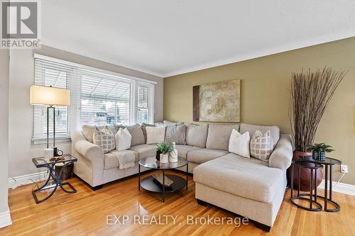 10 Nickerson Avenue, St. Catharines, ON - Indoor Photo Showing Living Room