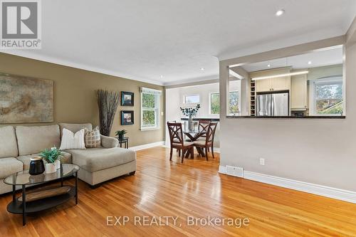 10 Nickerson Avenue, St. Catharines, ON - Indoor Photo Showing Living Room