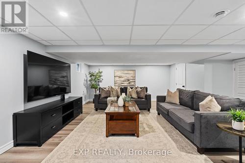 10 Nickerson Avenue, St. Catharines, ON - Indoor Photo Showing Living Room