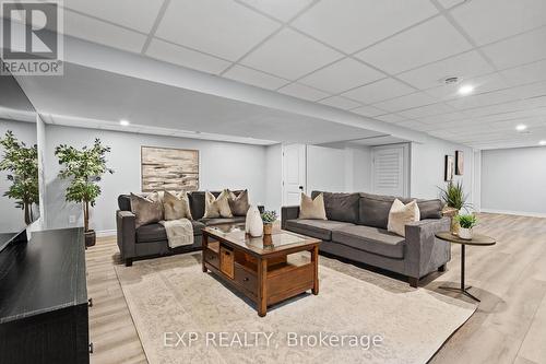 10 Nickerson Avenue, St. Catharines, ON - Indoor Photo Showing Living Room