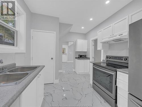 406 Partington, Windsor, ON - Indoor Photo Showing Kitchen With Double Sink