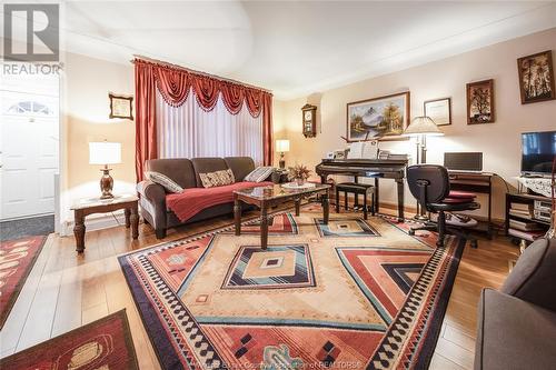 1236 Hickory, Windsor, ON - Indoor Photo Showing Living Room