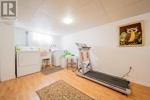 1236 Hickory, Windsor, ON - Indoor Photo Showing Laundry Room