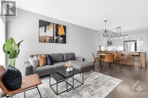 165 Poplin Street, Manotick, ON - Indoor Photo Showing Living Room