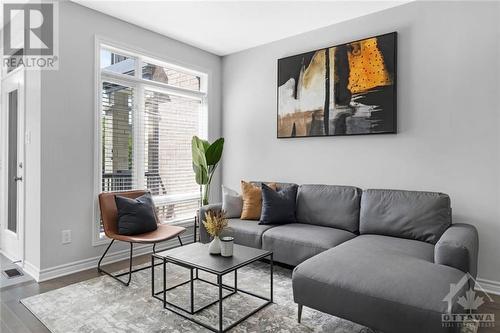 165 Poplin Street, Manotick, ON - Indoor Photo Showing Living Room