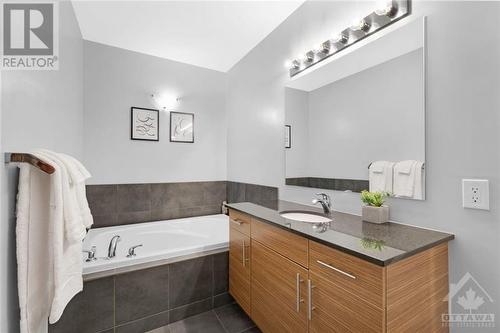 165 Poplin Street, Manotick, ON - Indoor Photo Showing Bathroom