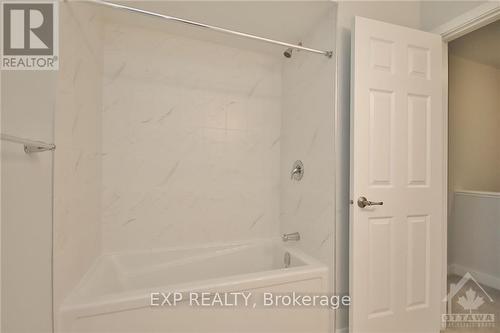 147 Yearling Circle, Ottawa, ON - Indoor Photo Showing Bathroom