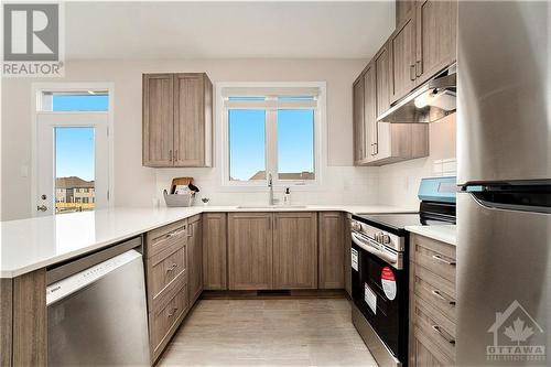 104 Beebalm Crescent, Ottawa, ON - Indoor Photo Showing Kitchen With Upgraded Kitchen