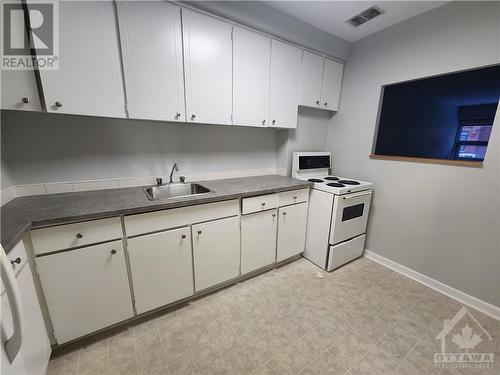 420 Gilmour Street Unit#501, Ottawa, ON - Indoor Photo Showing Kitchen