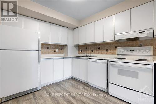 1612 - 2759 Carousel Crescent, Ottawa, ON - Indoor Photo Showing Kitchen