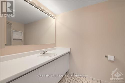 1612 - 2759 Carousel Crescent, Ottawa, ON - Indoor Photo Showing Bathroom