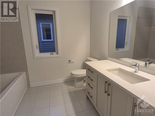 2nd Full Bathroom - 139 Invention Boulevard, Ottawa, ON - Indoor Photo Showing Bathroom