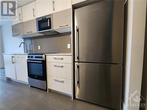 255 Bay Street Unit#1601, Ottawa, ON - Indoor Photo Showing Kitchen