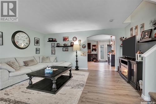 607 Coad Crescent, Saskatoon, SK - Indoor Photo Showing Living Room