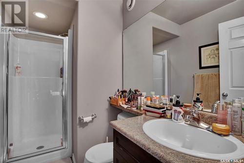 607 Coad Crescent, Saskatoon, SK - Indoor Photo Showing Bathroom