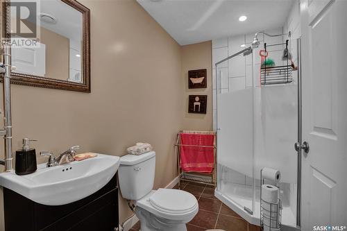 607 Coad Crescent, Saskatoon, SK - Indoor Photo Showing Bathroom