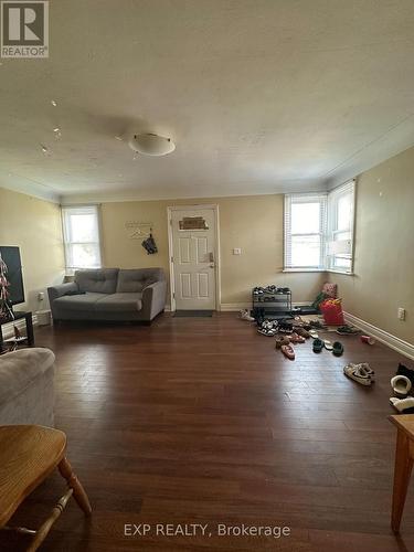 215 Emerson Street, Hamilton, ON - Indoor Photo Showing Living Room