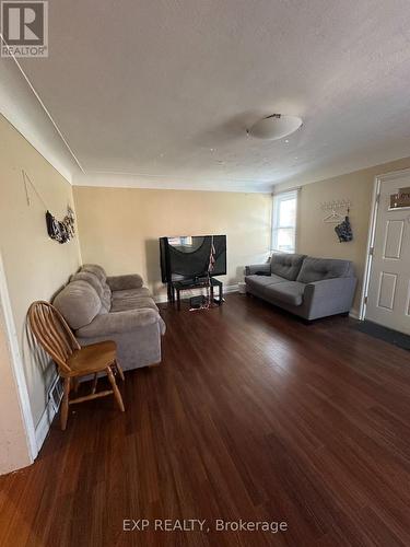 215 Emerson Street, Hamilton, ON - Indoor Photo Showing Living Room