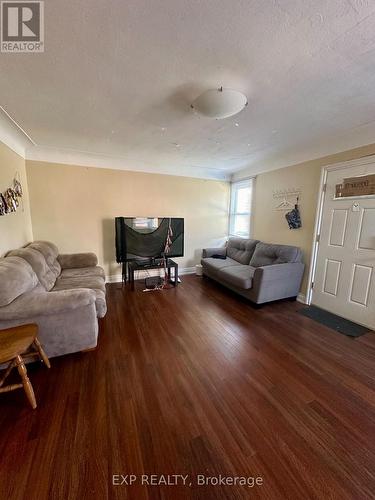 215 Emerson Street, Hamilton, ON - Indoor Photo Showing Living Room