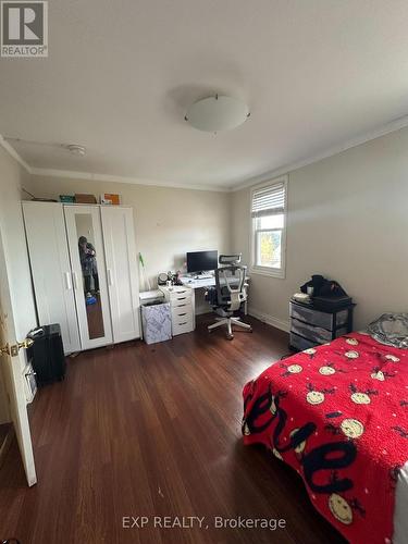 215 Emerson Street, Hamilton, ON - Indoor Photo Showing Bedroom