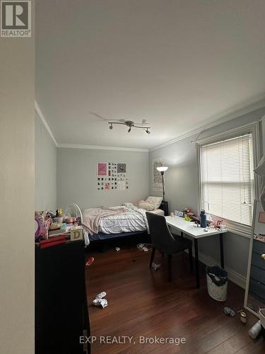 215 Emerson Street, Hamilton, ON - Indoor Photo Showing Bedroom