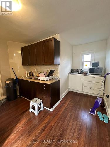 215 Emerson Street, Hamilton, ON - Indoor Photo Showing Kitchen